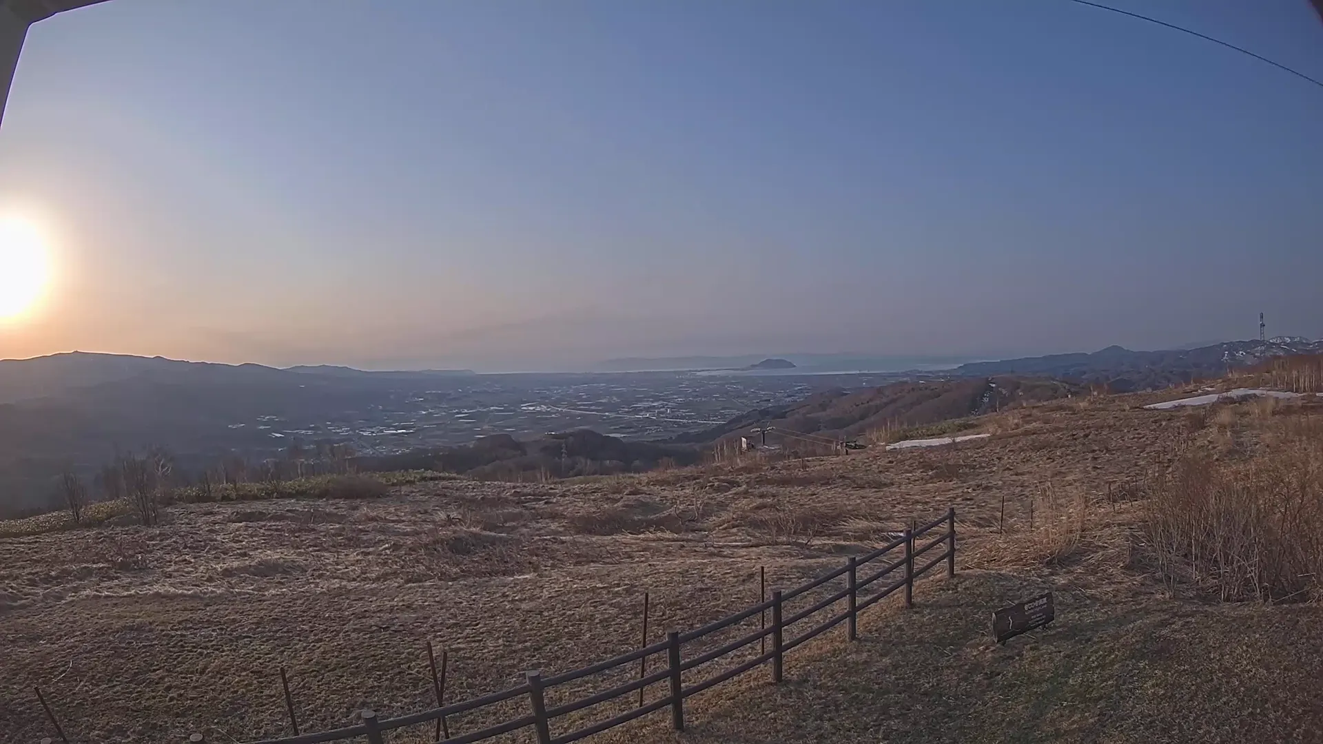 木地挽高原看函館 即時影像 - 2026-04-15 05:50