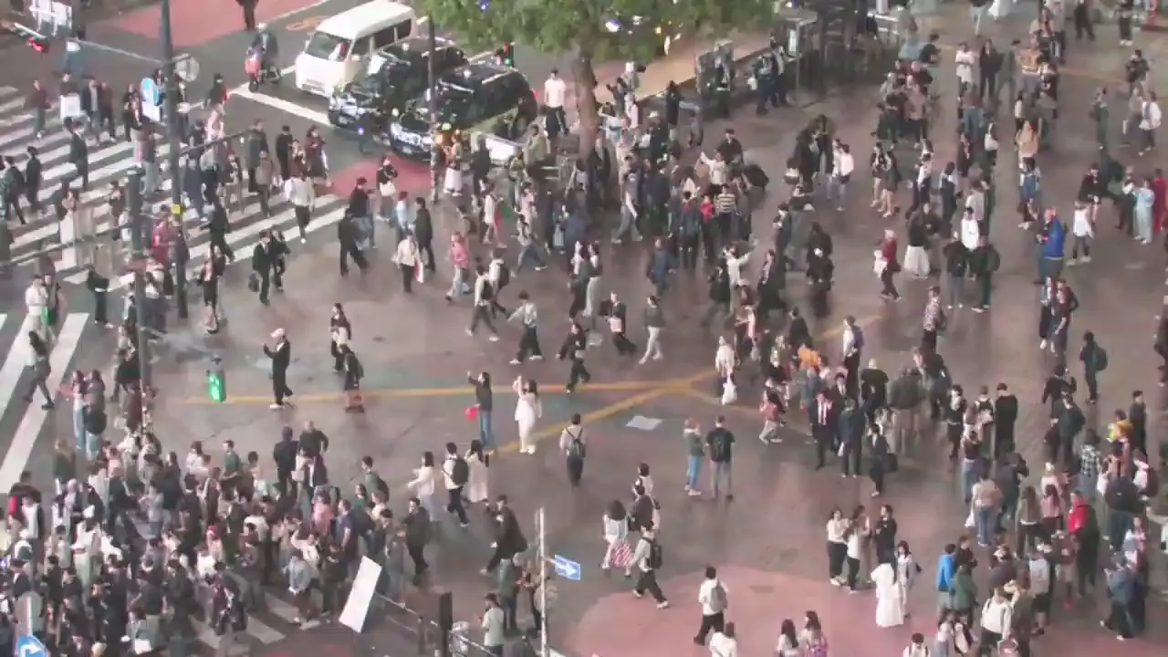 澀谷十字路口 即時影像 - 2026-04-14 18:45