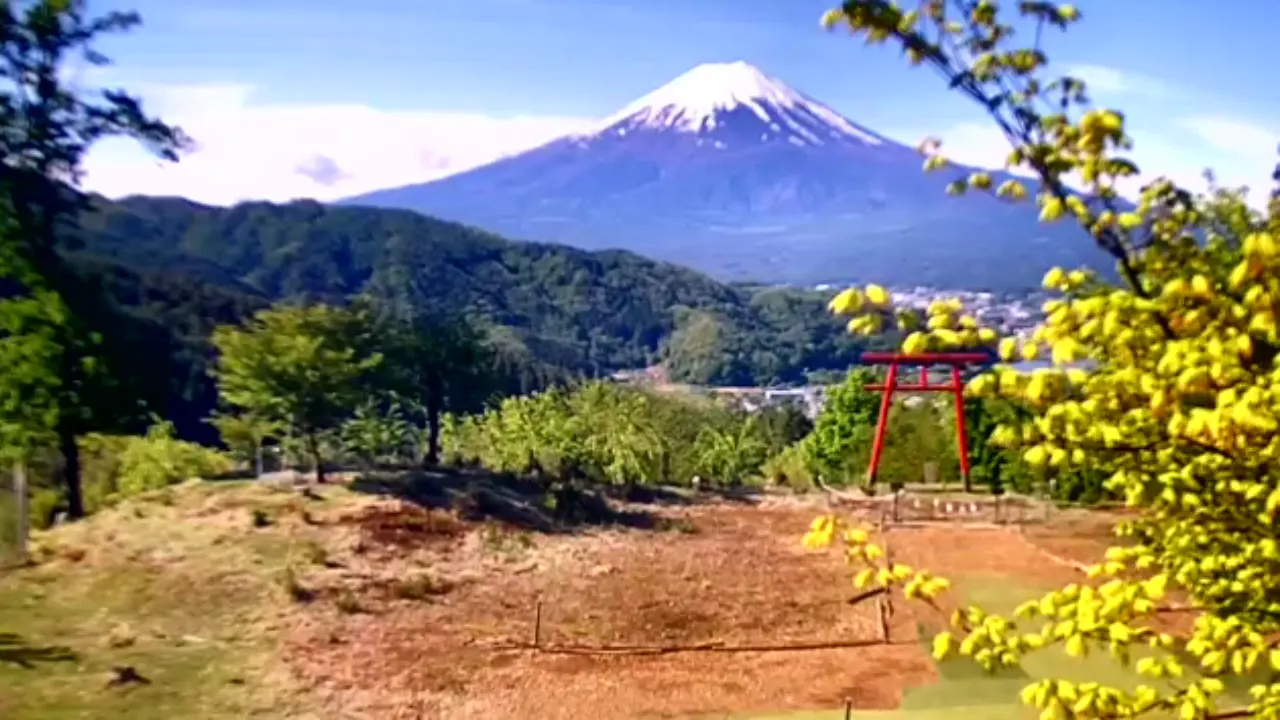 河口湖天空的鳥居(富士山) 即時影像 - 2026-05-05 08:01