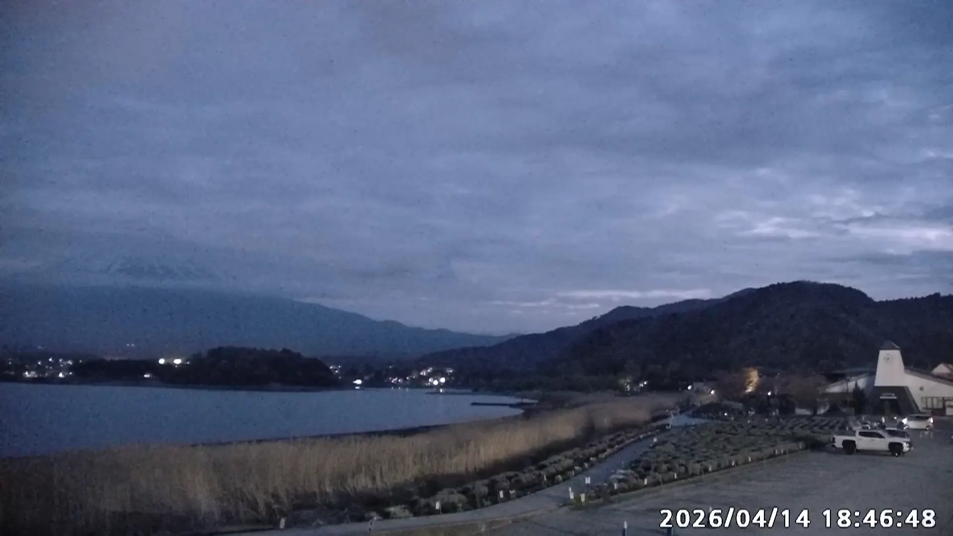 富士山（河口湖大石公園） 即時影像 - 2026-04-14 18:47